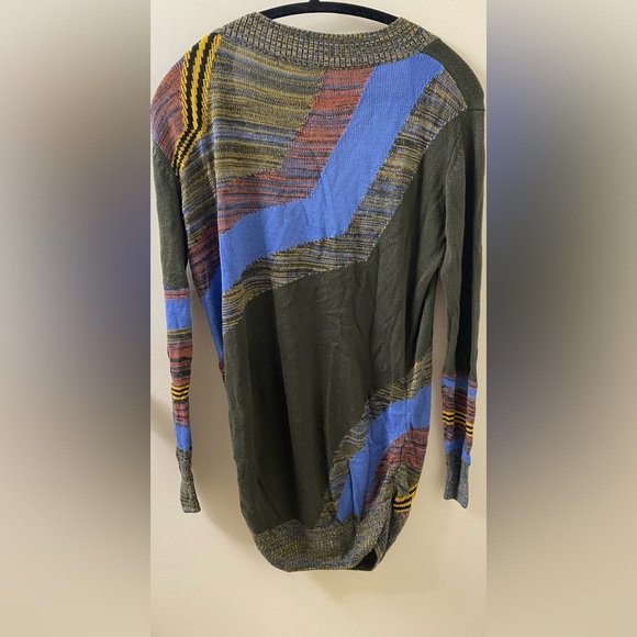 L.A.M.B. V-Neck Sweater - Picture 4 of 4